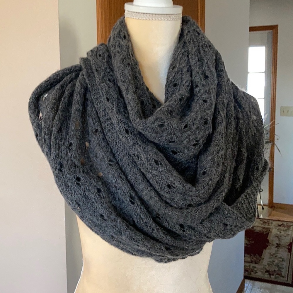 5/20🔴 Gray Knit Loop Scarf Very Soft. Supper Cute - Picture 1 of 4